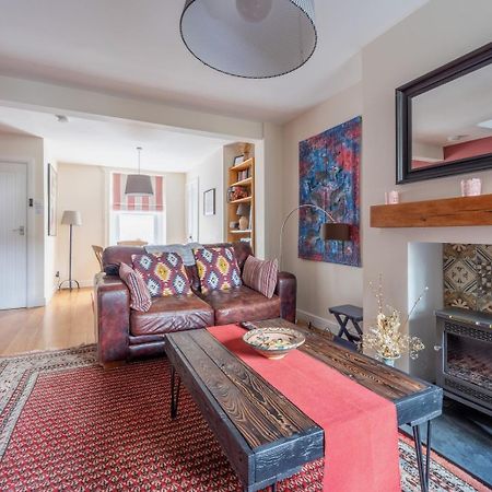 Chic 2-Bedroom Townhouse In Vibrant אברגאבני מראה חיצוני תמונה