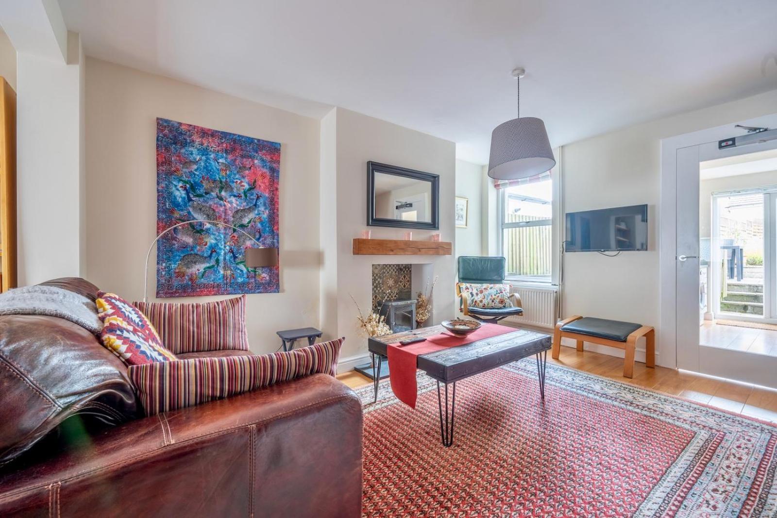 Chic 2-Bedroom Townhouse In Vibrant אברגאבני מראה חיצוני תמונה