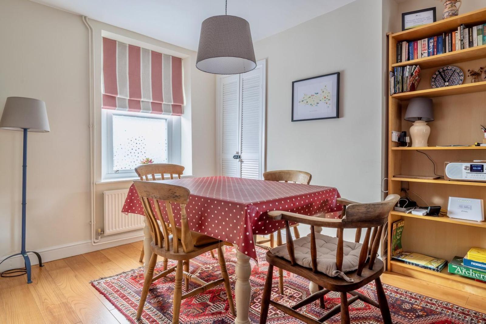 Chic 2-Bedroom Townhouse In Vibrant אברגאבני מראה חיצוני תמונה